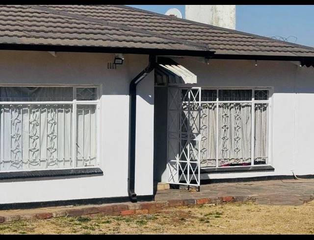 3 BEDROOM HOUSE FOR SALE IN WYCHWOOD